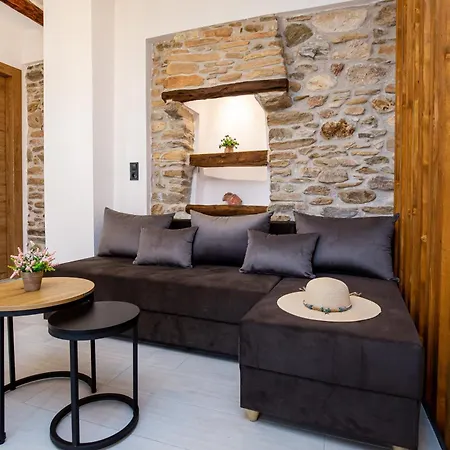 Ina Apartment *